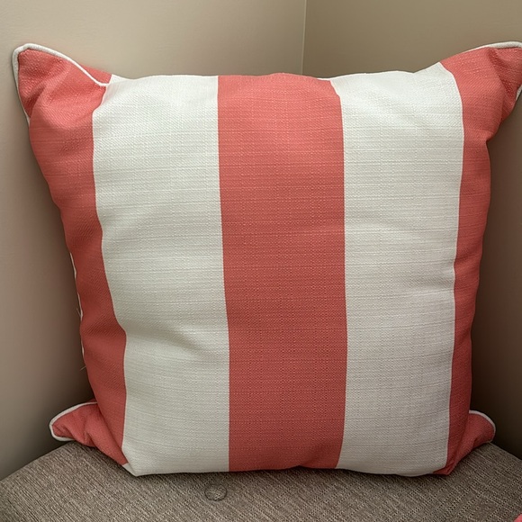 Set of 3 Throw Pillows 20" - Picture 5 of 5